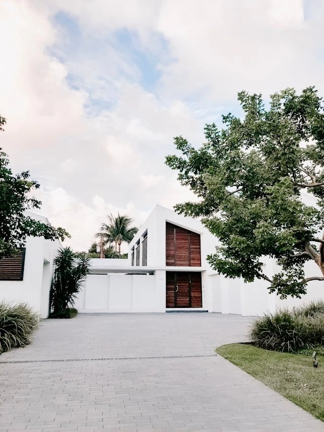 Cover image for The Pinnacle Residence